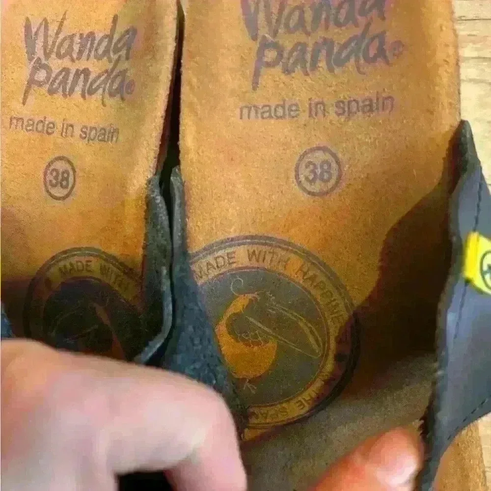 Wanda Panda leather wedge sandals 38 (7.5) Made in Spain